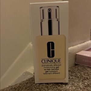 Clinique Dramatically Different Moisturizing Gel - Cream